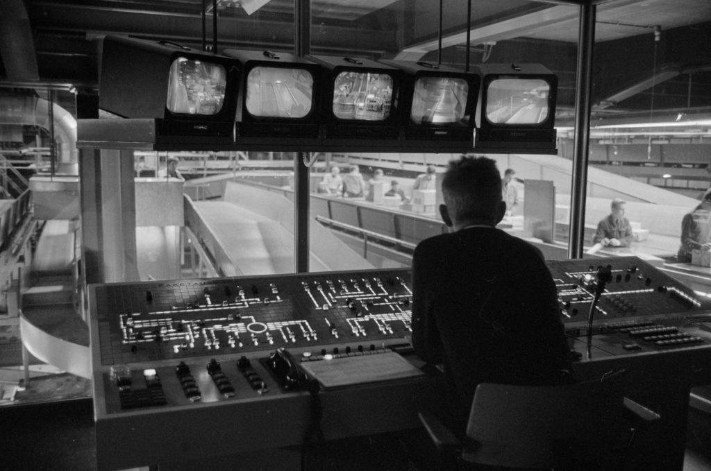 Operative TV. Audiovisual Closed-Circuits from the Military to the Classroom, 1930s–1990s